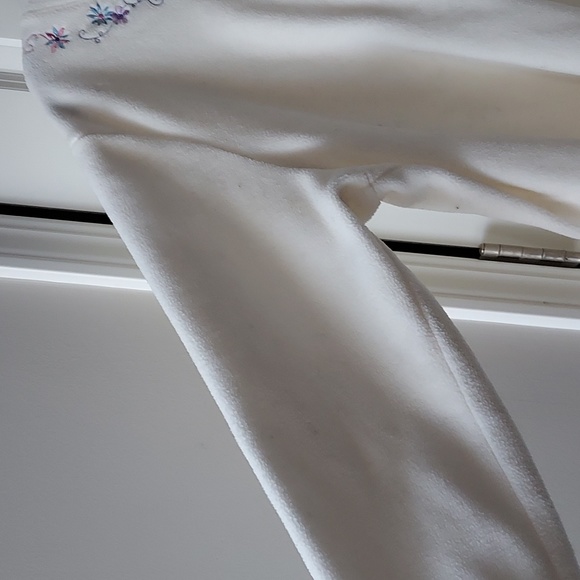 Basic Editions long sleeve sweatshirt white w/flower design 2x - Picture 2 of 10